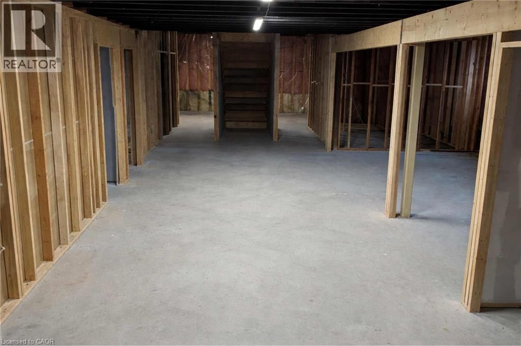 2048 ALBERT STREET SOUTH Image 17