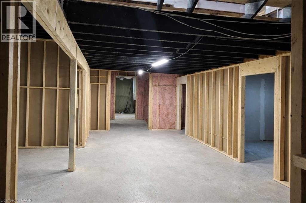 2048 ALBERT STREET SOUTH Image 18