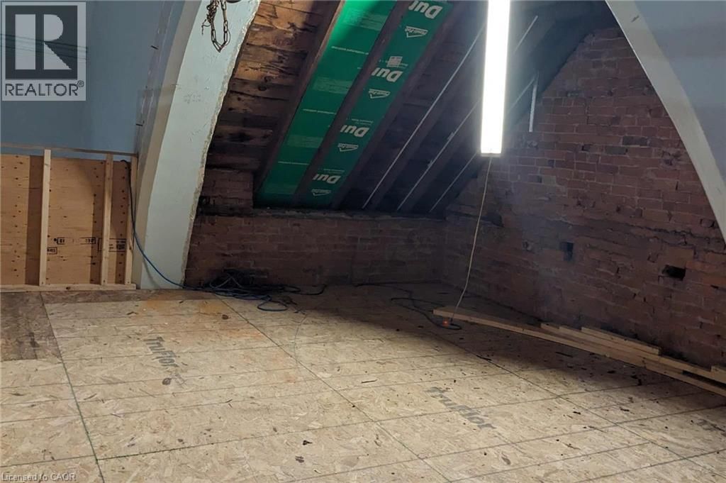 2048 ALBERT STREET SOUTH Image 20