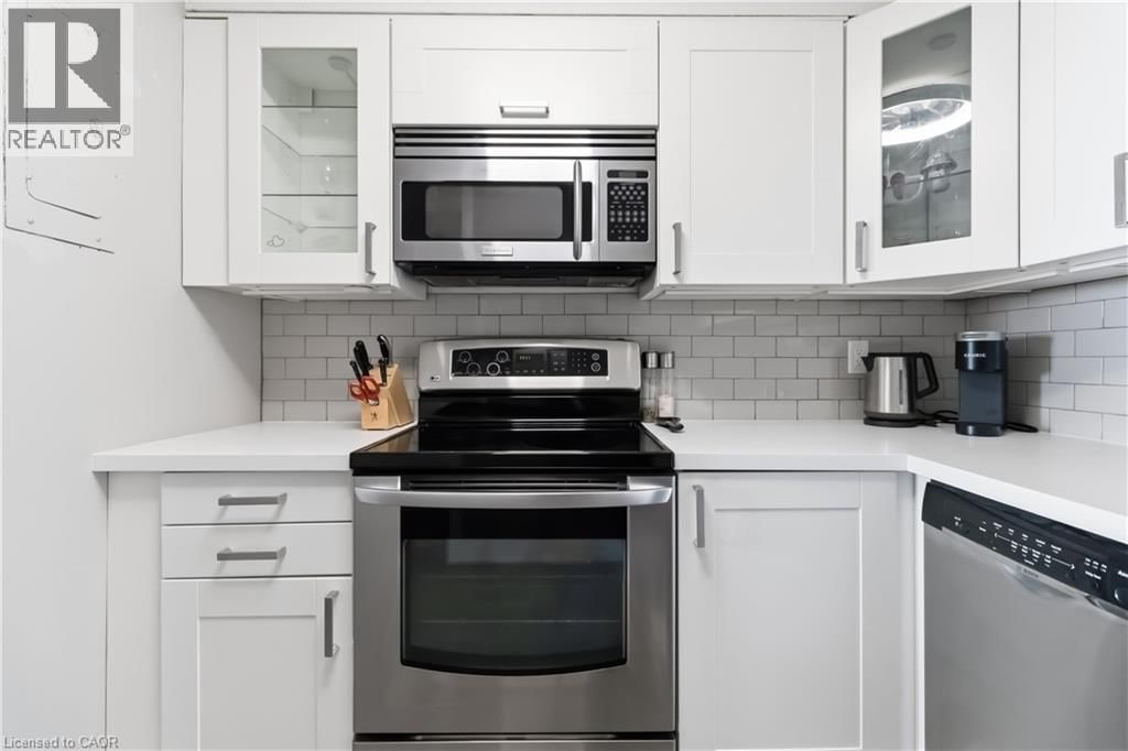 1706 - 975 WARWICK COURT Image 13