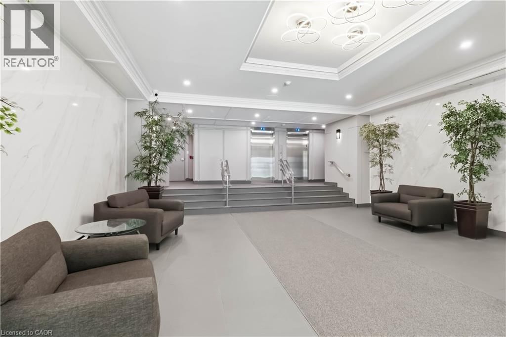 1706 - 975 WARWICK COURT Image 3