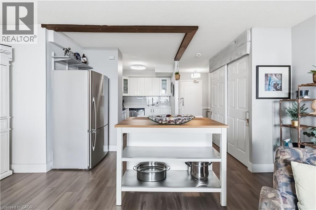 1706 - 975 WARWICK COURT Image 8