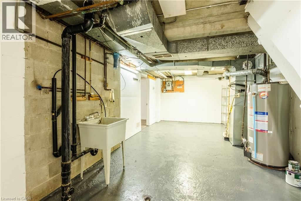 102 - 121 UNIVERSITY AVENUE EAST Image 25