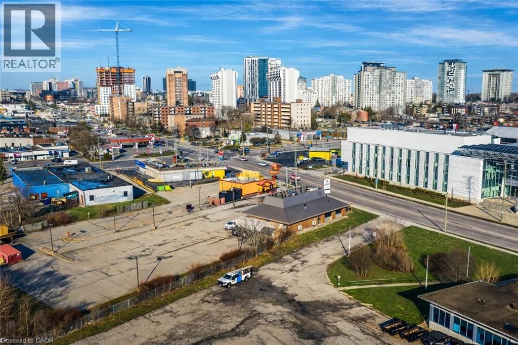 102 - 121 UNIVERSITY AVENUE EAST Image 44