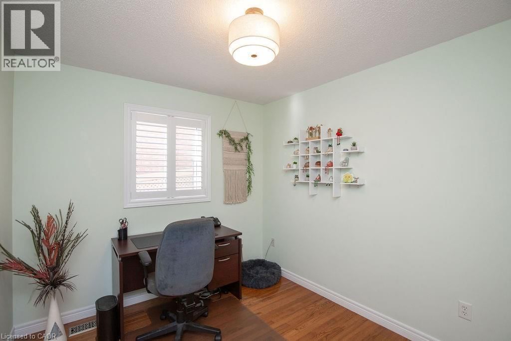 154 THOROUGHBRED BOULEVARD Image 19