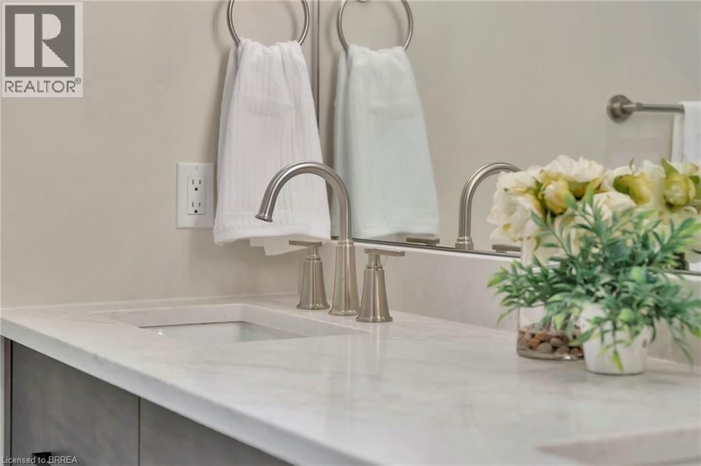 302 - 7 GRAND RIVER STREET NORTH Image 26