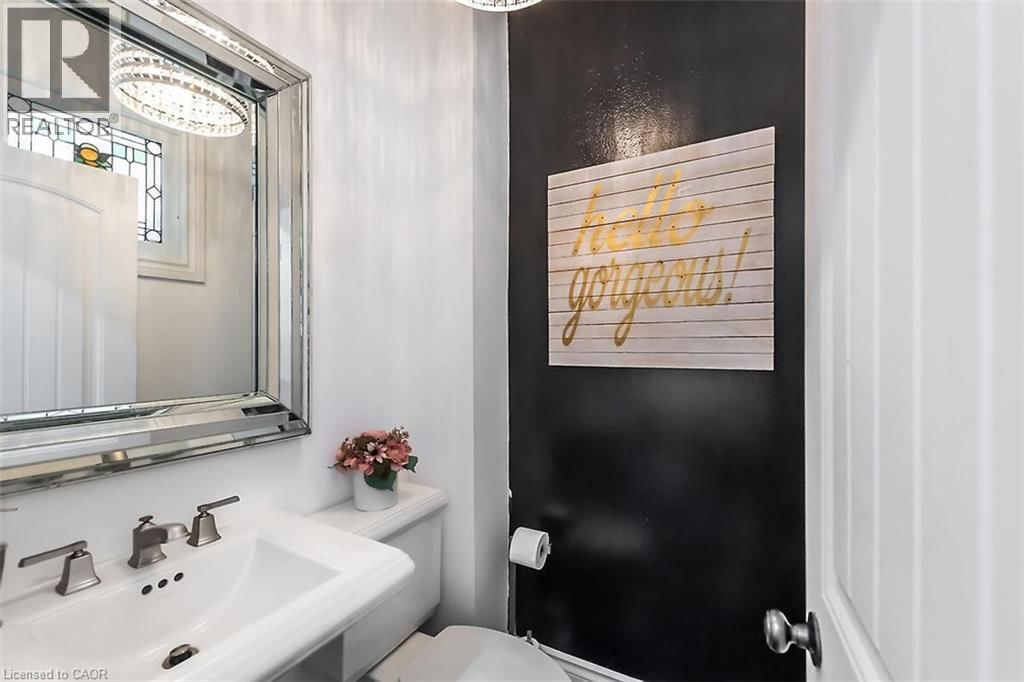 219 ST. CLAIR BOULEVARD Image 17