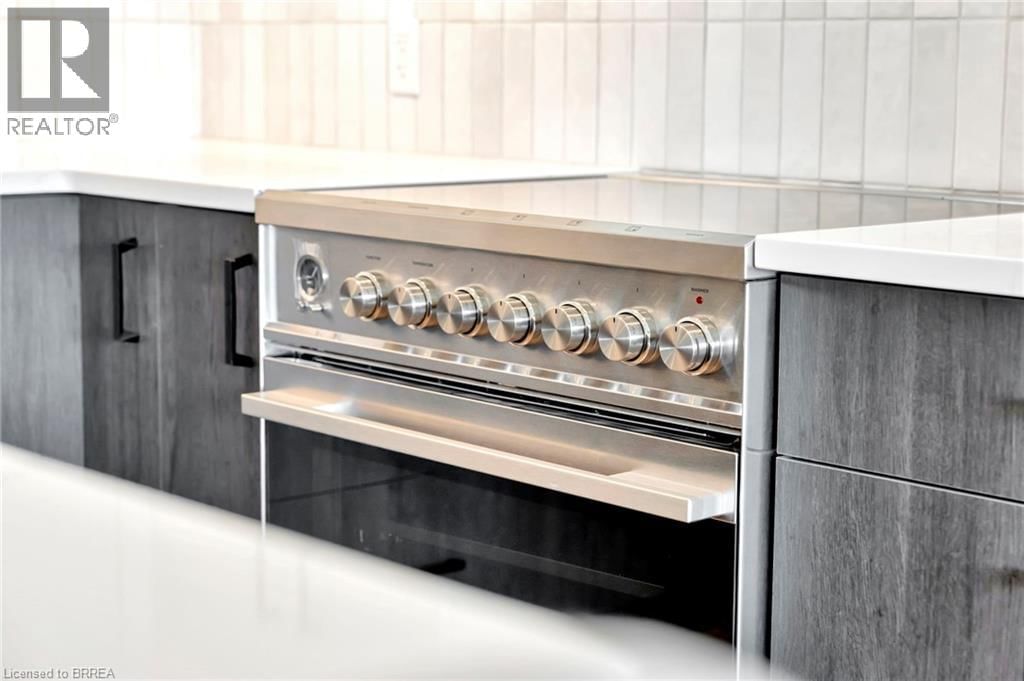 203 - 7 GRAND RIVER STREET NORTH Image 11