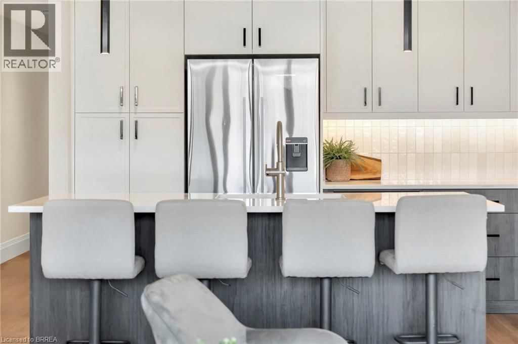 203 - 7 GRAND RIVER STREET NORTH Image 3