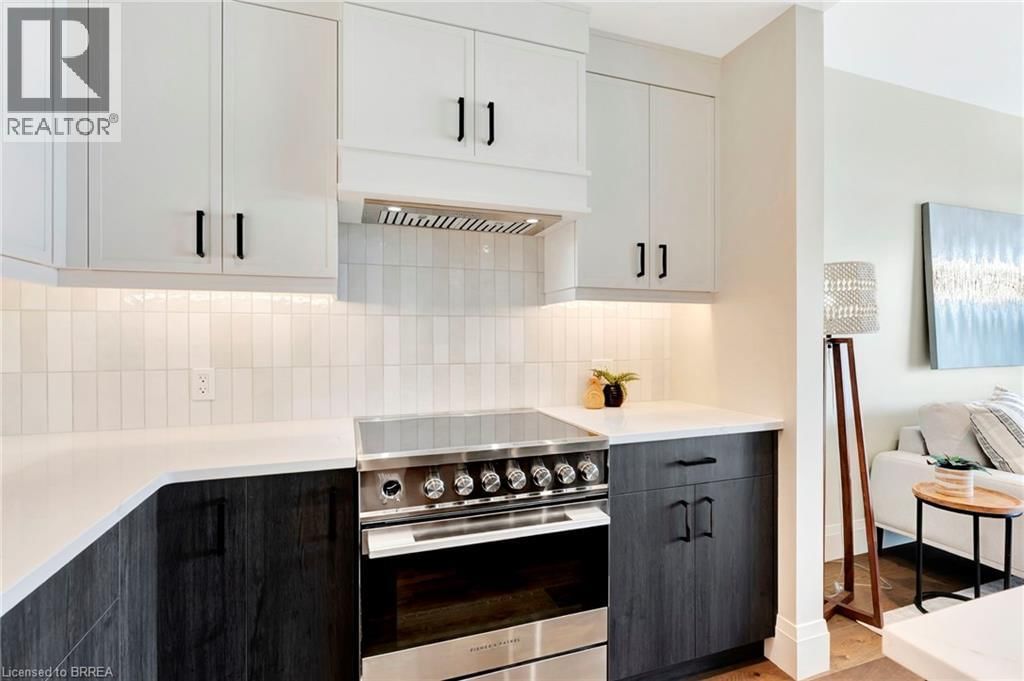 203 - 7 GRAND RIVER STREET NORTH Image 8