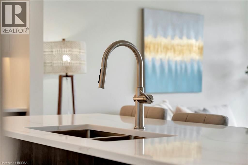 203 - 7 GRAND RIVER STREET NORTH Image 9