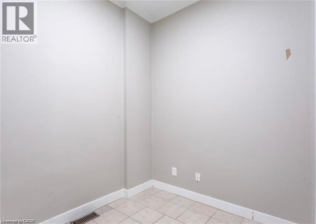 833 KING STREET EAST Image 16