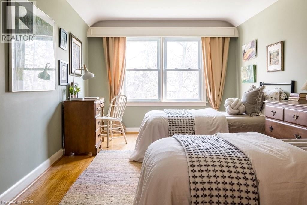 587 SHARALIN COURT Image 32