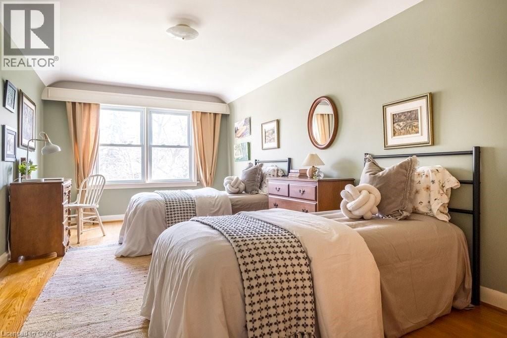 587 SHARALIN COURT Image 33