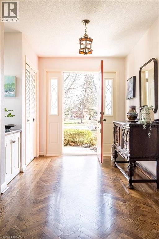 587 SHARALIN COURT Image 4