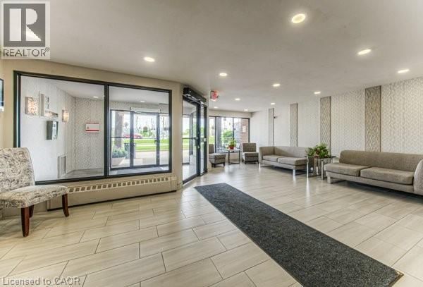 404 - 1100 COURTLAND AVENUE EAST Image 5