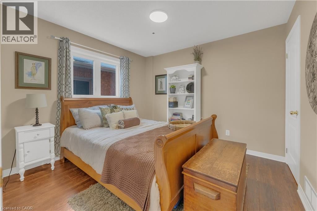 74 LAURENDALE AVENUE Image 11