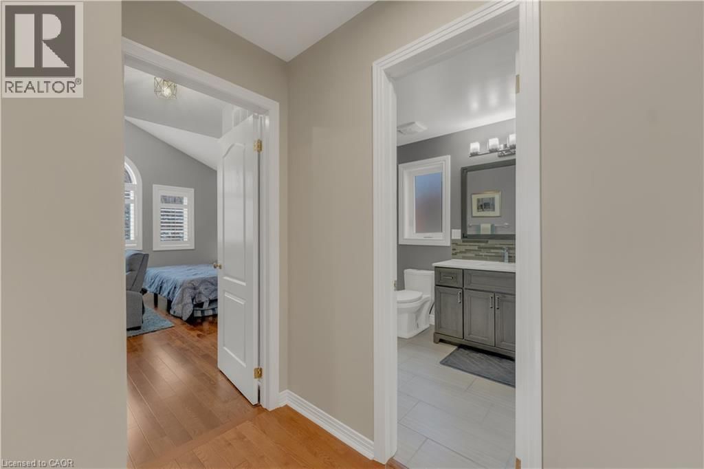 74 LAURENDALE AVENUE Image 12