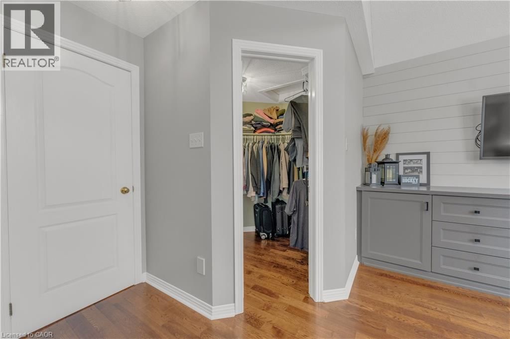 74 LAURENDALE AVENUE Image 15