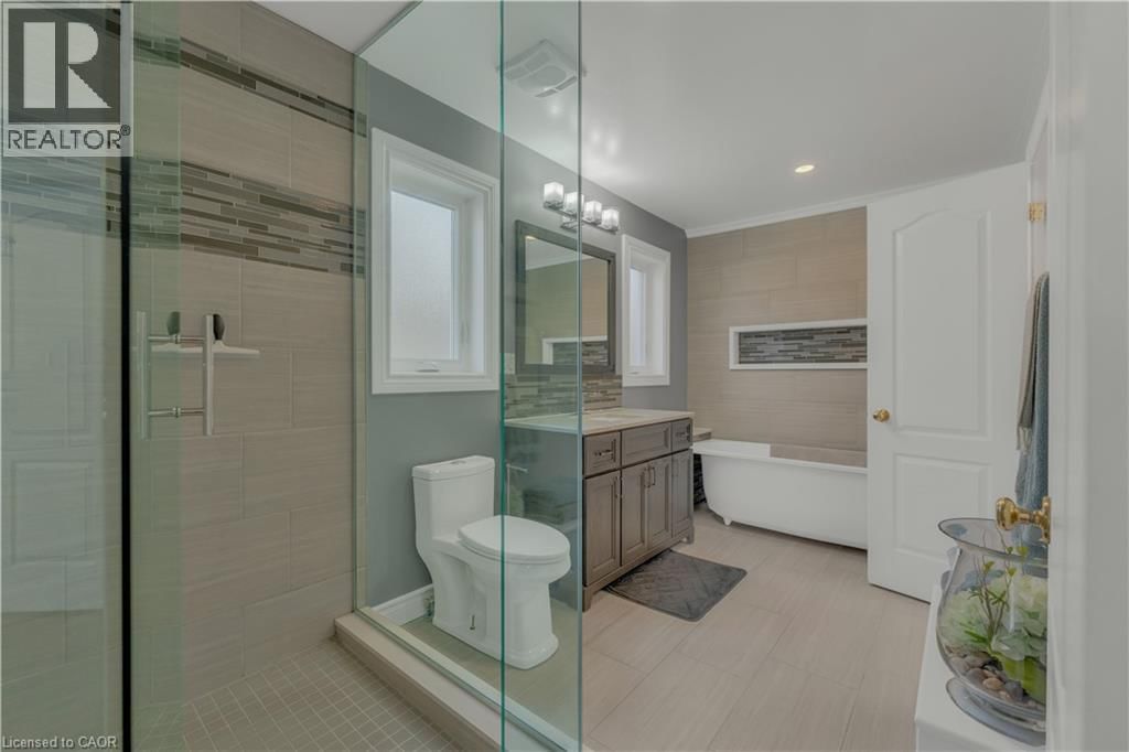 74 LAURENDALE AVENUE Image 17