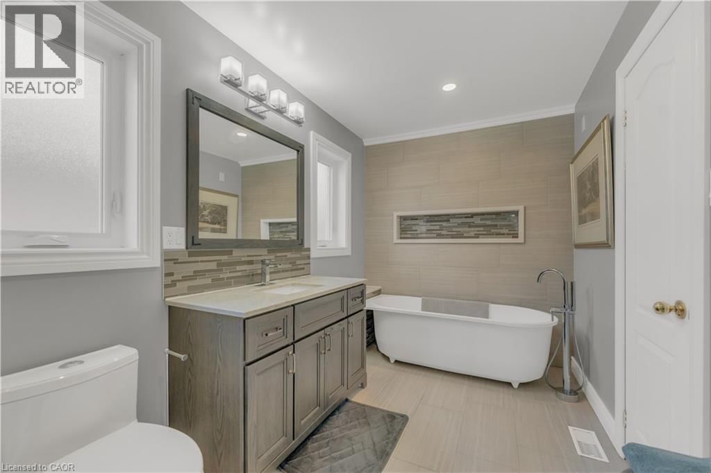 74 LAURENDALE AVENUE Image 19