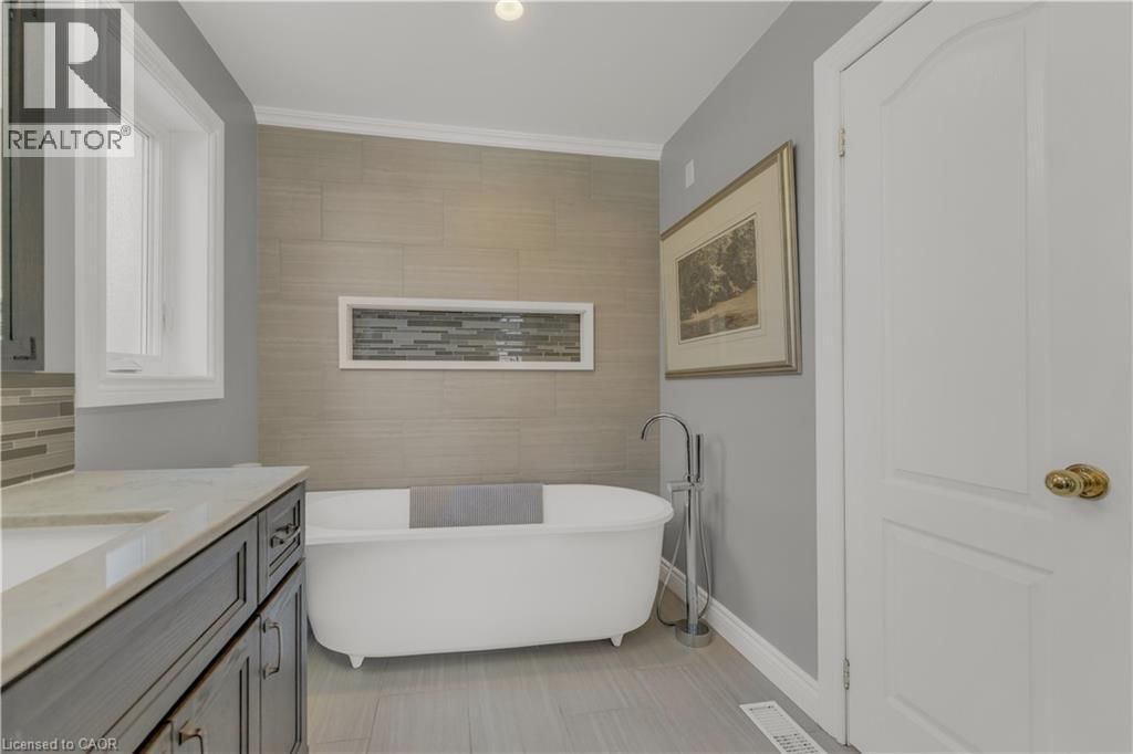 74 LAURENDALE AVENUE Image 20