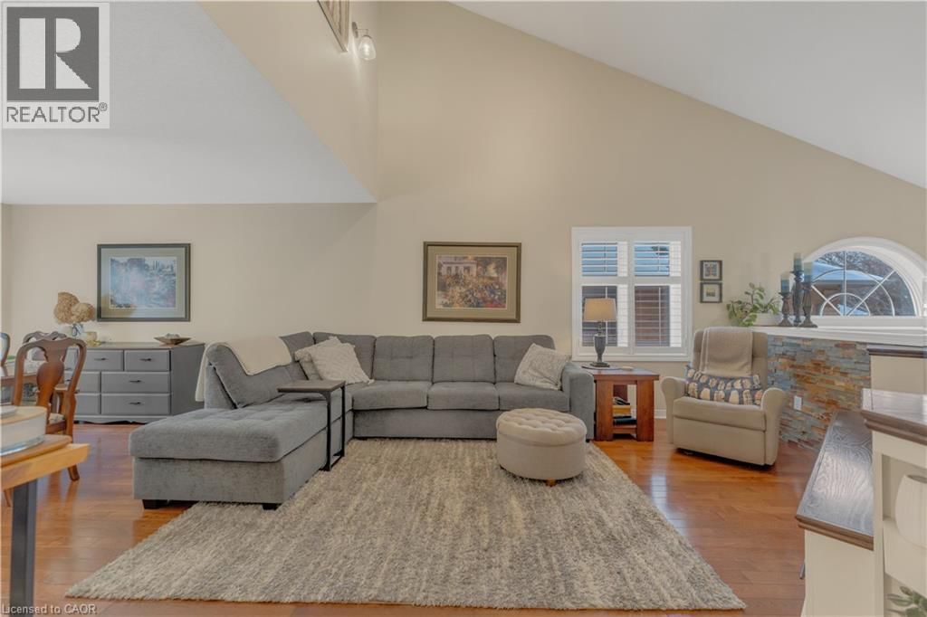 74 LAURENDALE AVENUE Image 32