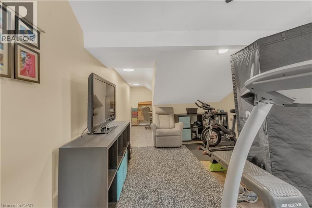 74 LAURENDALE AVENUE Image 39