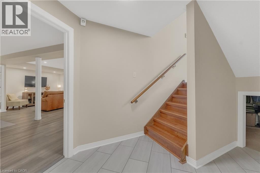 74 LAURENDALE AVENUE Image 42