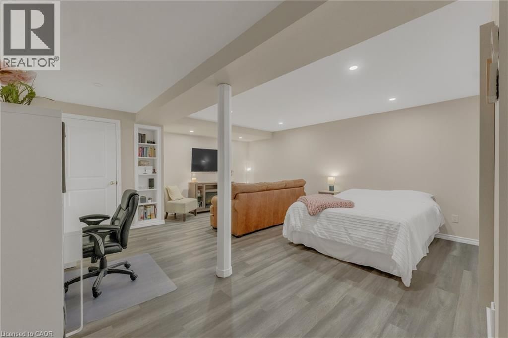 74 LAURENDALE AVENUE Image 43