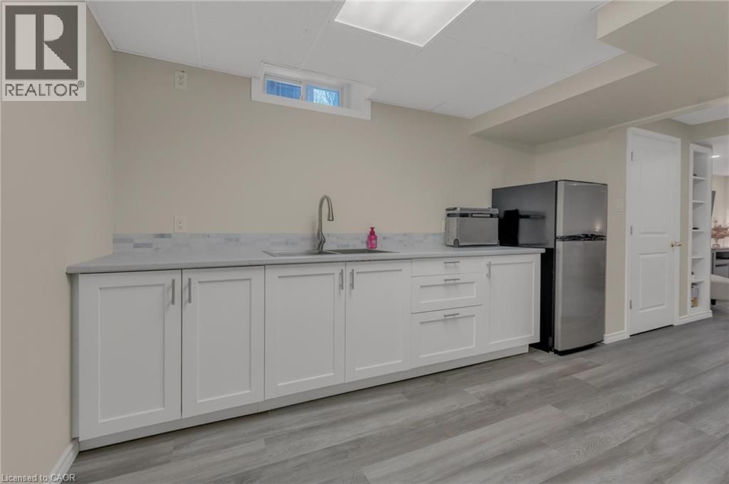 74 LAURENDALE AVENUE Image 46