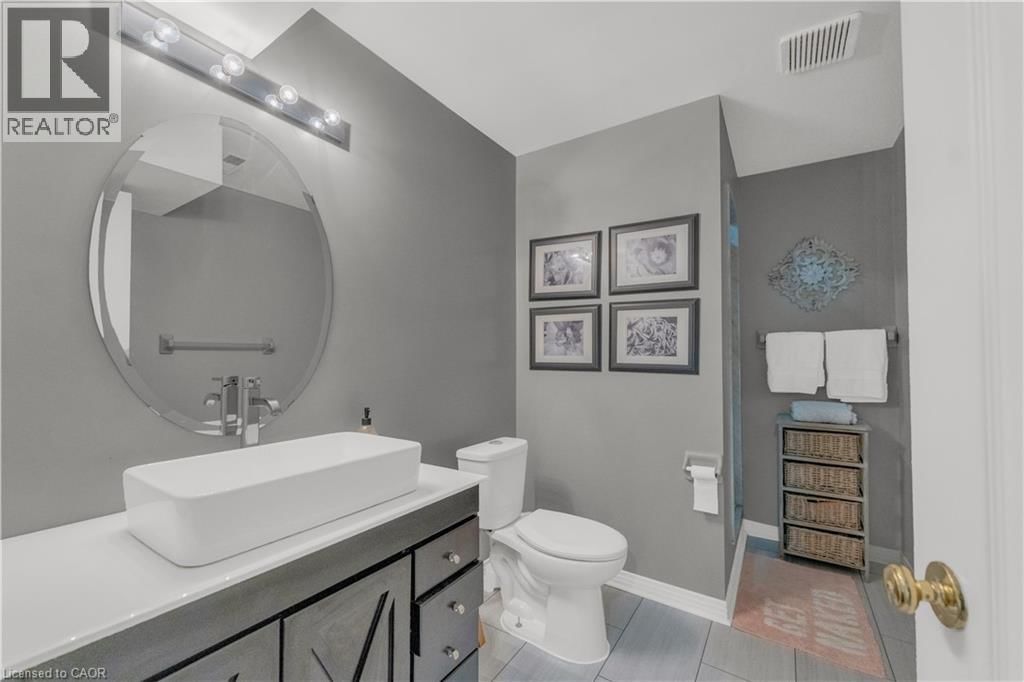 74 LAURENDALE AVENUE Image 47