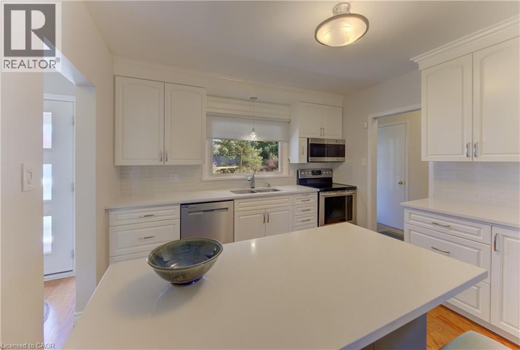 182 RIPPLEWOOD CRESCENT Image 12