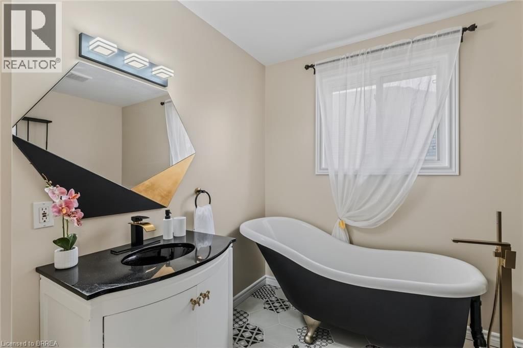 4 DOWDEN AVENUE Image 21