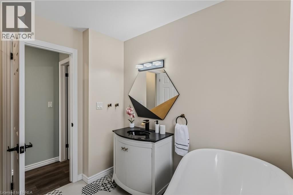 4 DOWDEN AVENUE Image 23