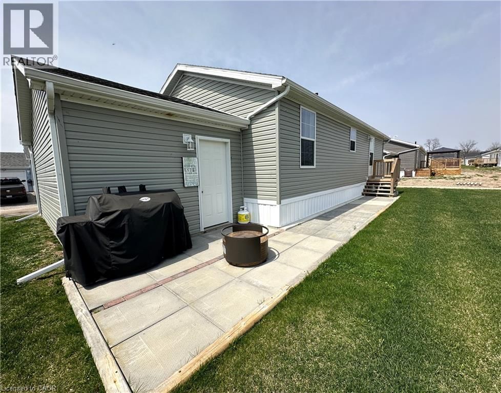 14 COPPER BEECH DRIVE Image 39