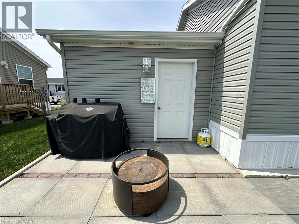 14 COPPER BEECH DRIVE Image 40