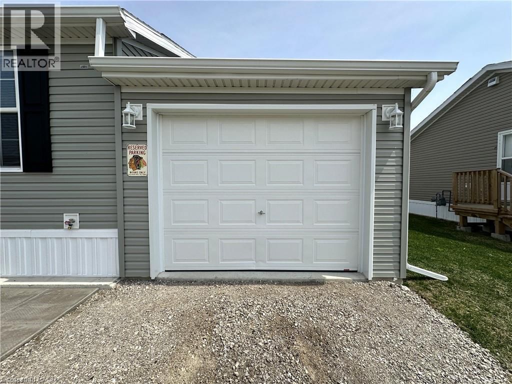 14 COPPER BEECH DRIVE Image 44