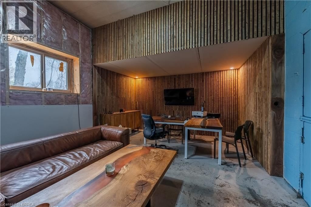 11 DOYLE STREET Image 24