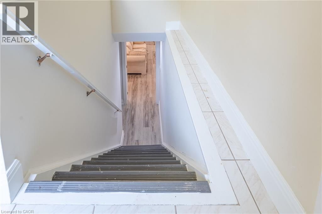 Lower - 80 DEERVIEW AVENUE Image 5