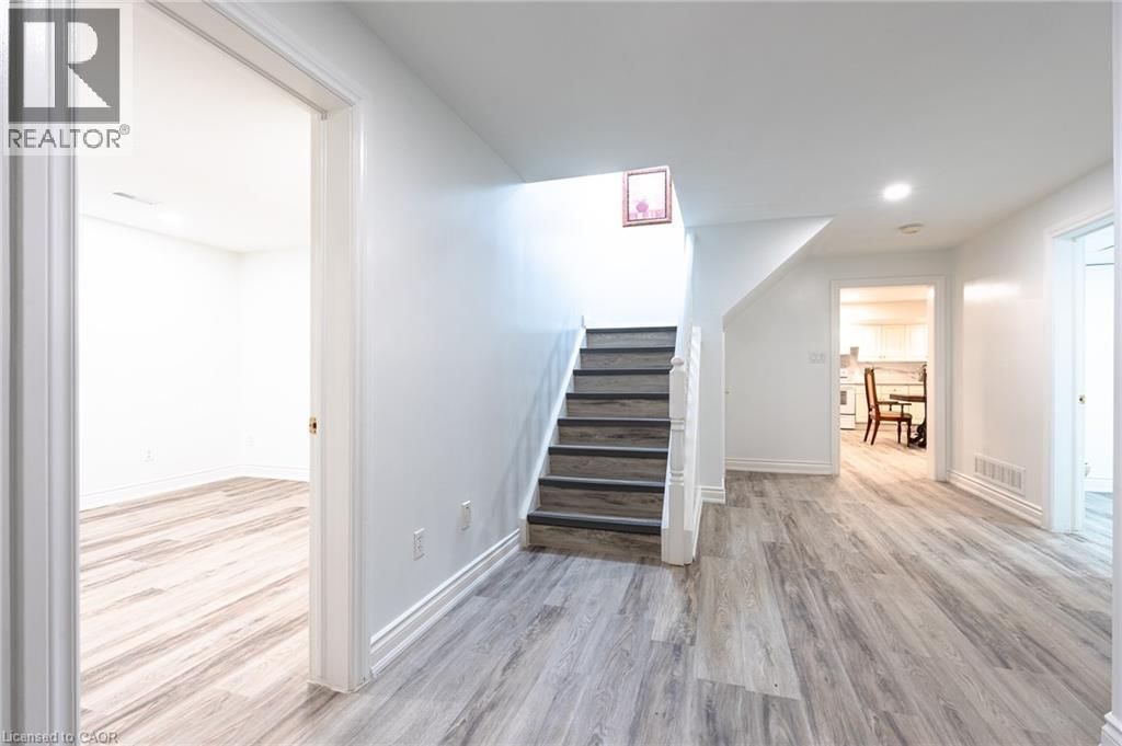 Lower - 80 DEERVIEW AVENUE Image 6