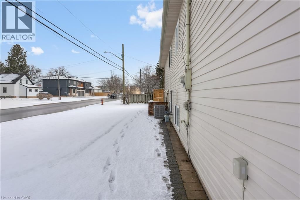 4688 LEE AVENUE Image 23