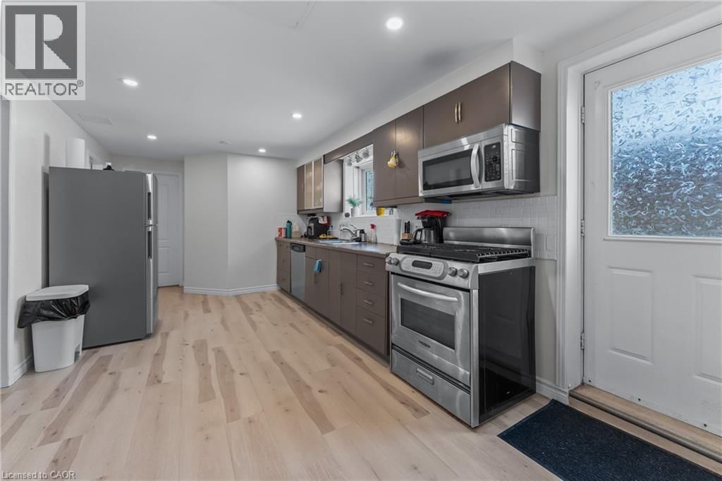 4688 LEE AVENUE Image 25