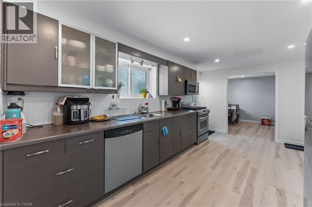 4688 LEE AVENUE Image 26