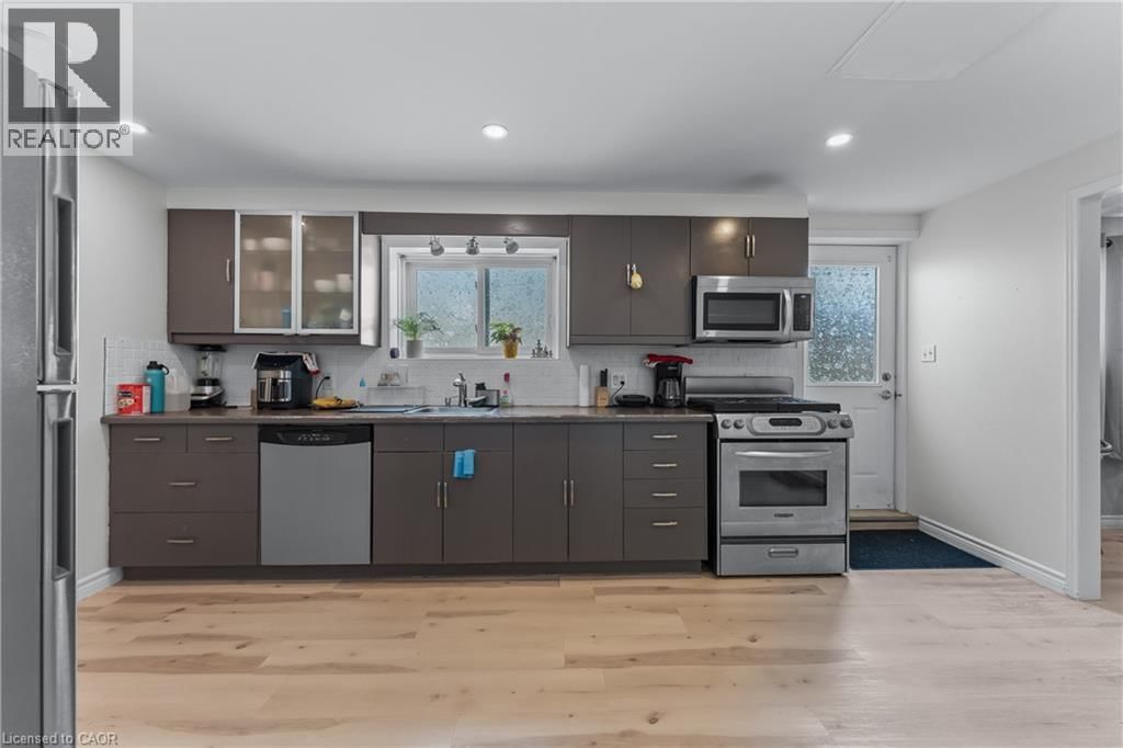 4688 LEE AVENUE Image 27