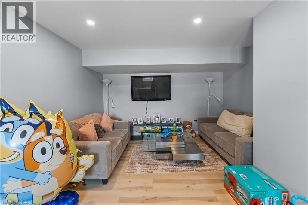 4688 LEE AVENUE Image 29