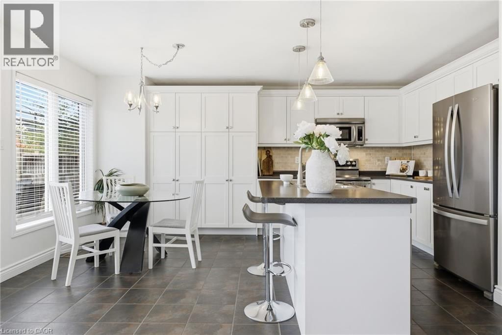 910 VICKERMAN WAY Image 15