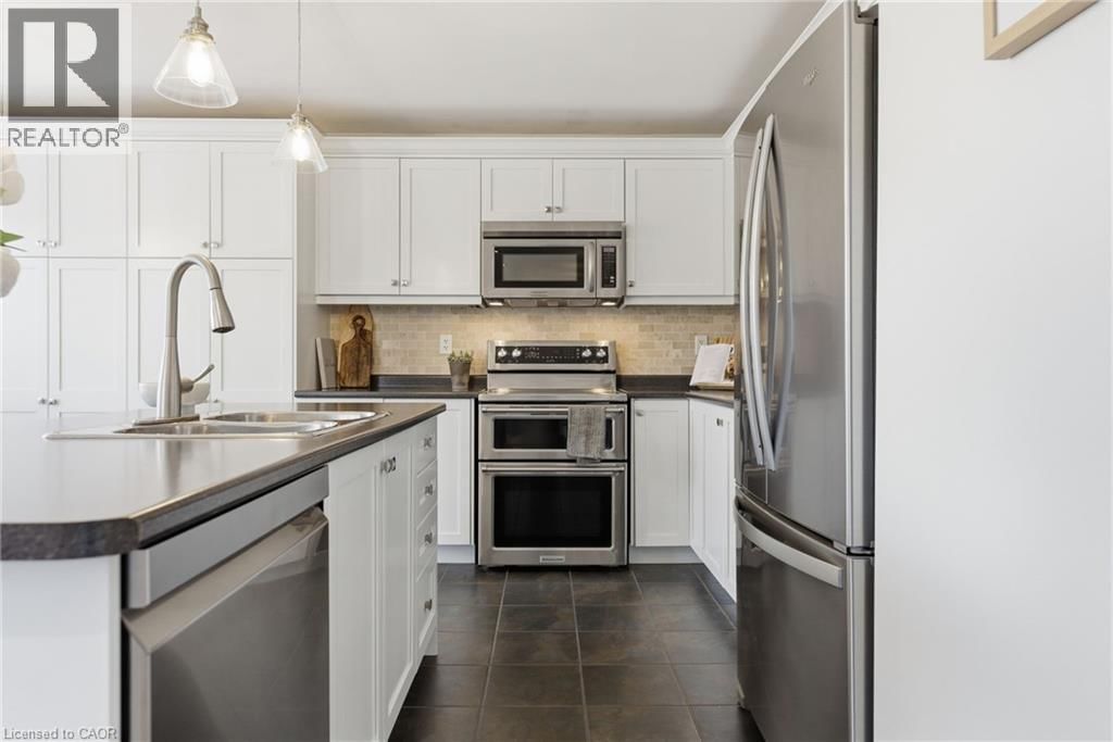 910 VICKERMAN WAY Image 16