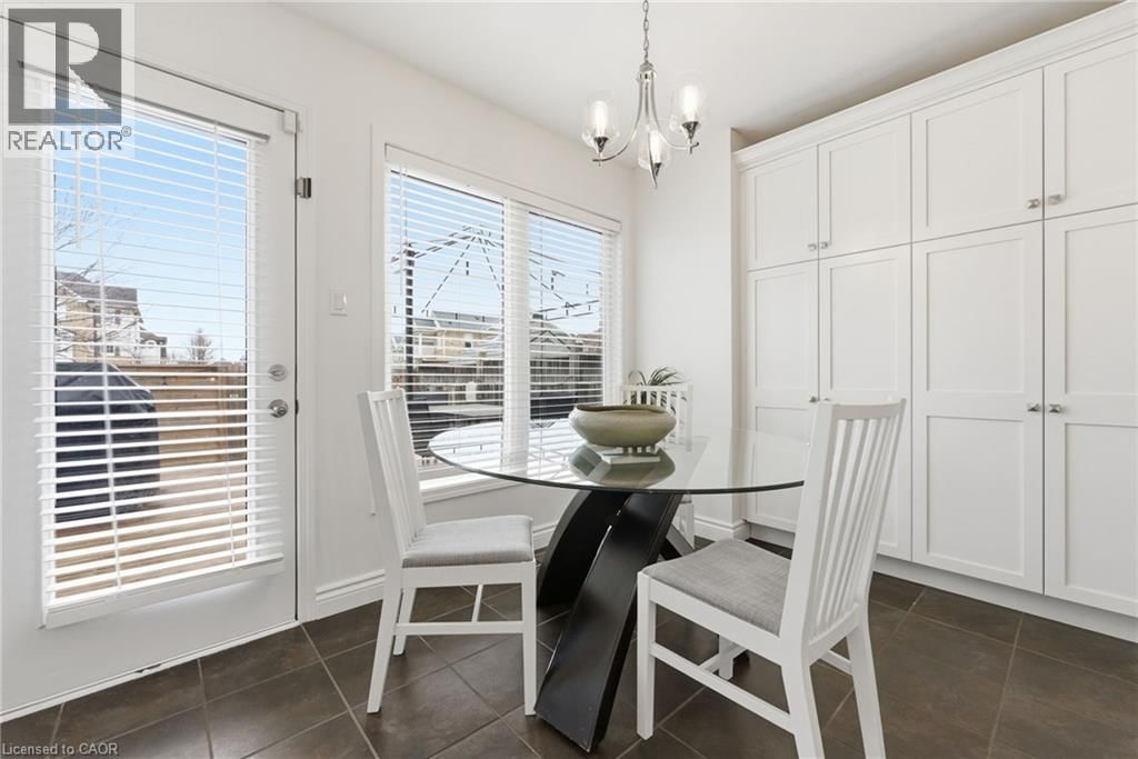 910 VICKERMAN WAY Image 21