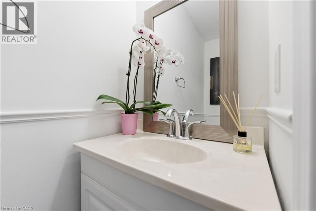 910 VICKERMAN WAY Image 23